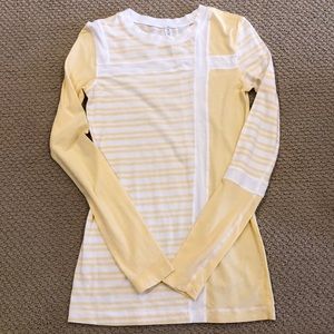 🎁🎁Lululemon top - size 6🎁🎁